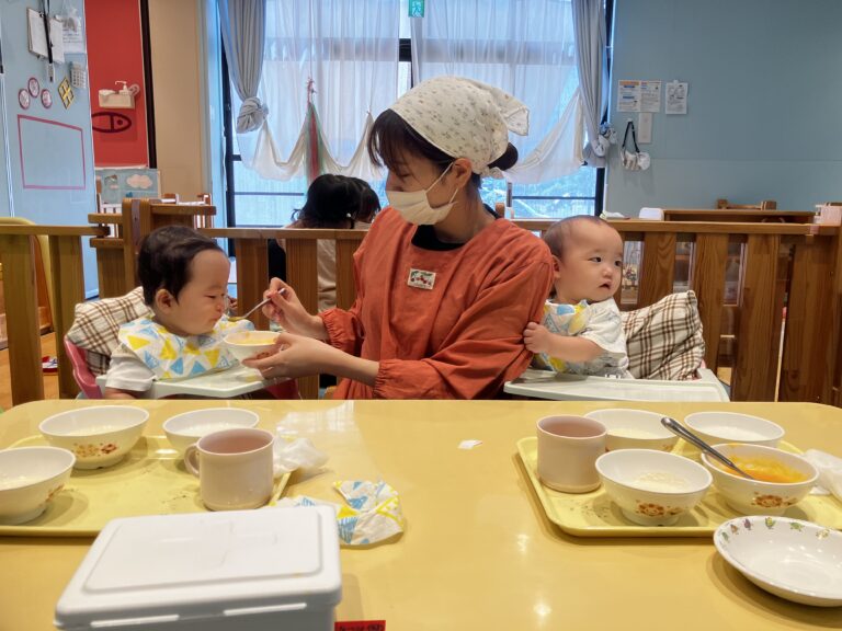 給食だいすき！（0歳児すいか組）